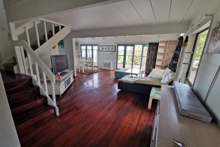 Photo of property in 81 College Road, Northcote, Auckland, 0627