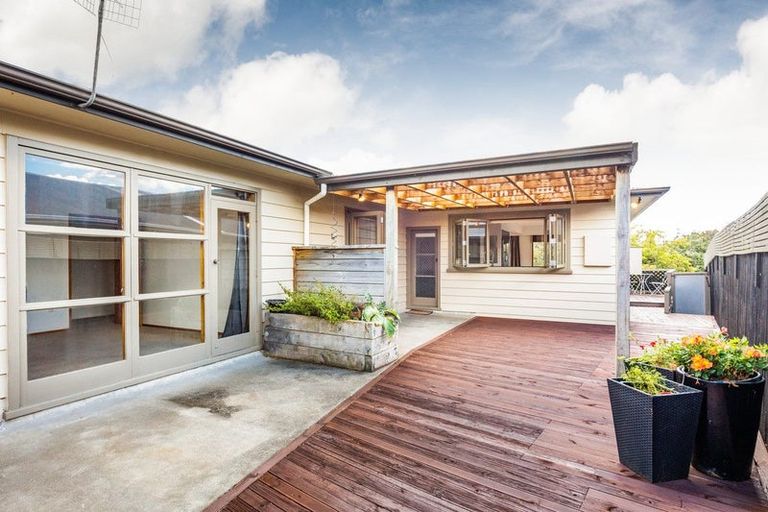 Photo of property in 38 Winston Avenue, Hokowhitu, Palmerston North, 4410