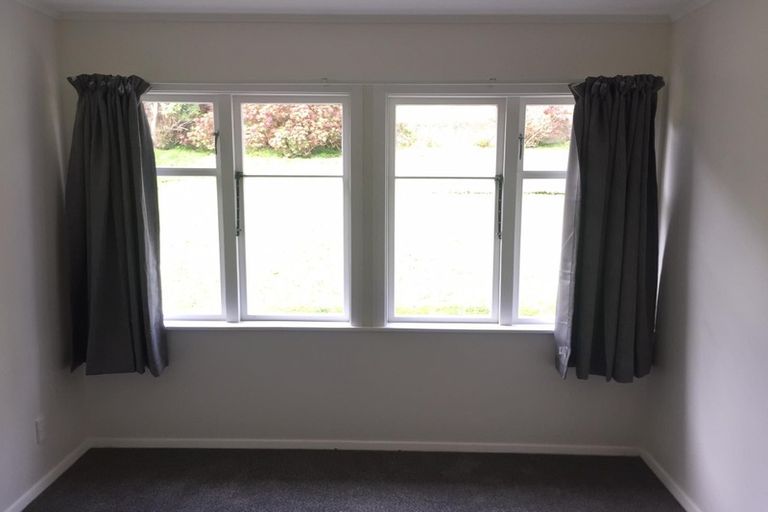 Photo of property in 69 Taylor Terrace, Tawa, Wellington, 5028