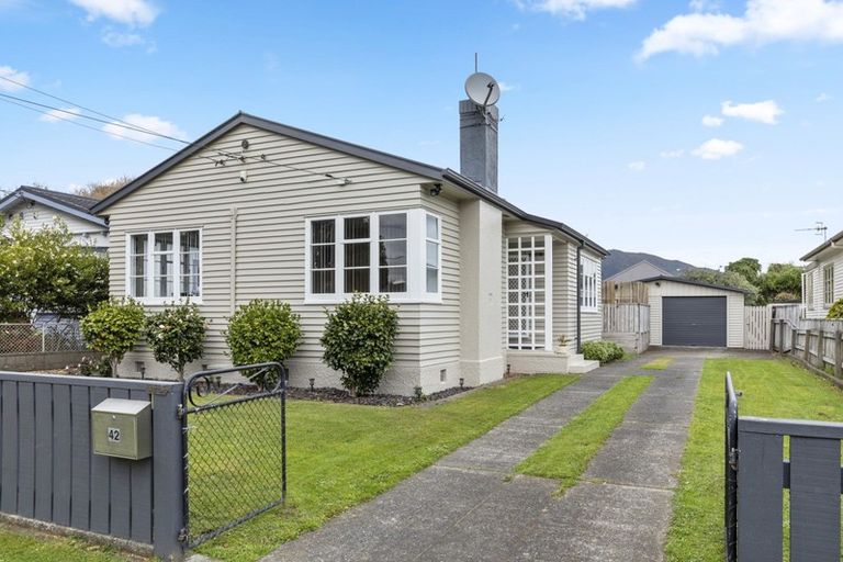 Photo of property in 42 Lincoln Avenue, Epuni, Lower Hutt, 5011