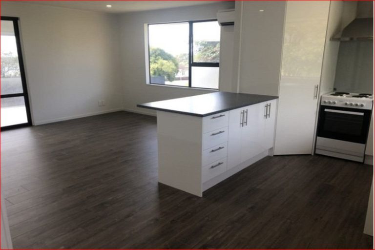 Photo of property in 15 Wakeling Avenue, Te Atatu South, Auckland, 0610