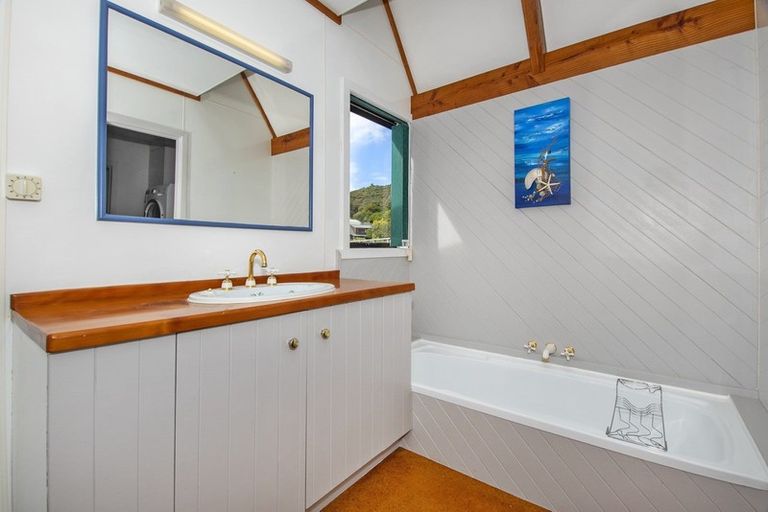 Photo of property in 25 Tapeka Road, Russell, 0202