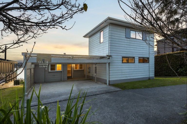 Photo of property in 24 The Crescent, Tindalls Beach, Whangaparaoa, 0930