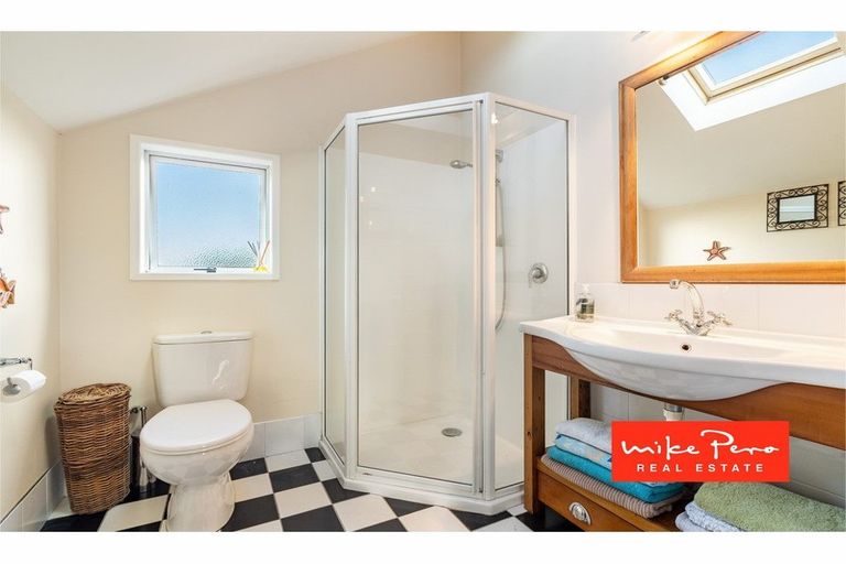 Photo of property in 24 Arama Avenue, Titirangi, Auckland, 0604