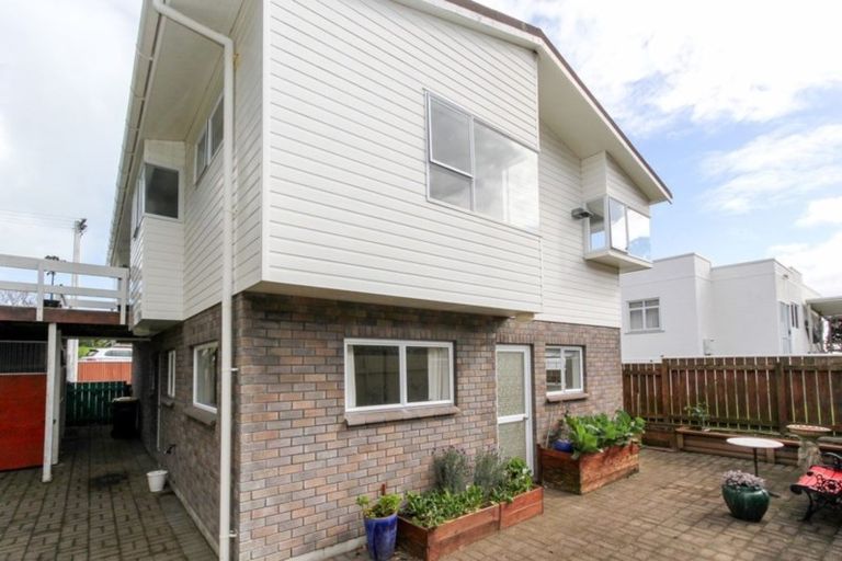 Photo of property in 8b Whiteley Street, Moturoa, New Plymouth, 4310