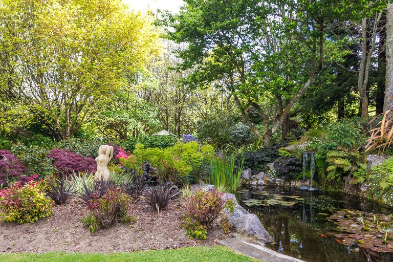 Photo of property in 280 Gillespie Place, Acacia Bay, Taupo, 3385