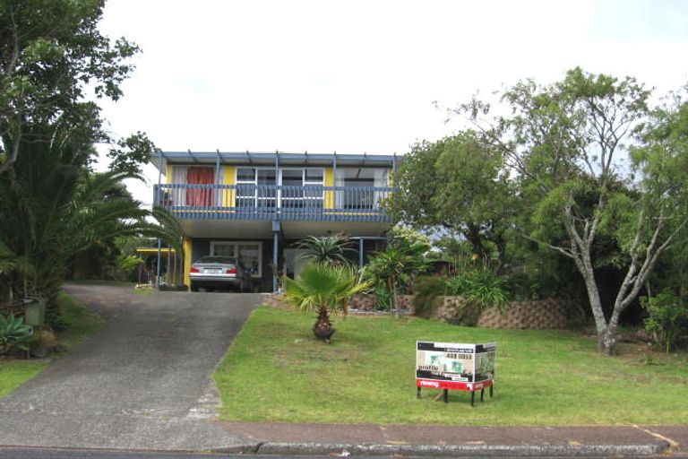 Photo of property in 15 Catalina Crescent, Forrest Hill, Auckland, 0620
