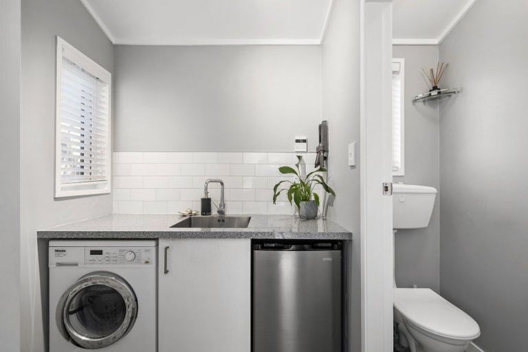 Photo of property in 9/354 Muritai Road, Eastbourne, Lower Hutt, 5013