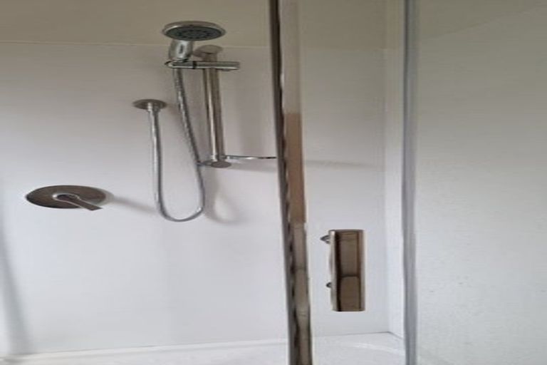 Photo of property in 18 Cheryl Place, Hillcrest, Auckland, 0627