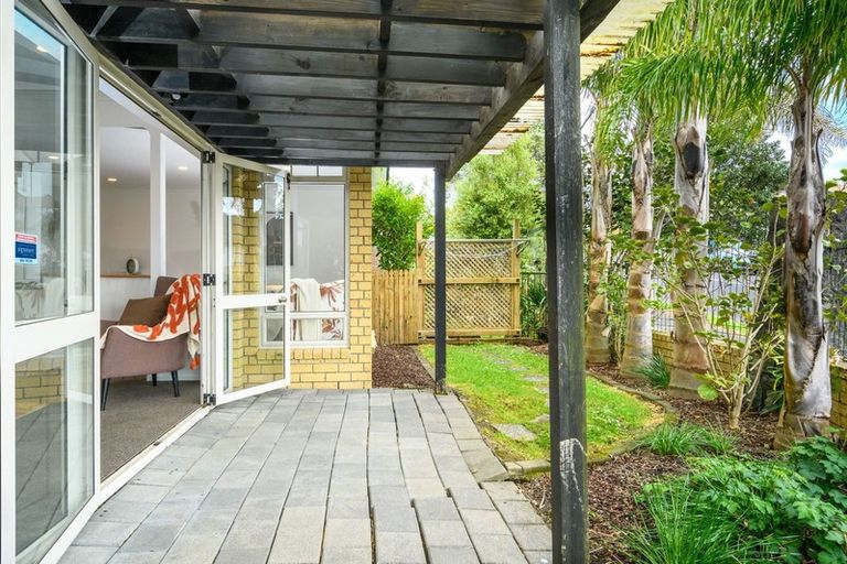 Photo of property in 1 Regents Park Place, Westgate, Auckland, 0614