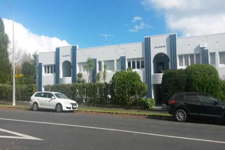 Photo of property in 2/2 Salisbury Street, Herne Bay, Auckland, 1011