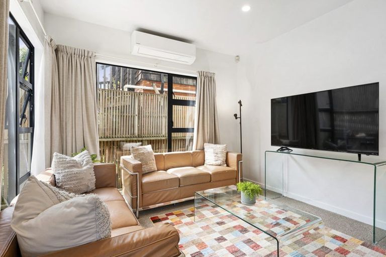 Photo of property in 2a Lewisville Terrace, Thorndon, Wellington, 6011