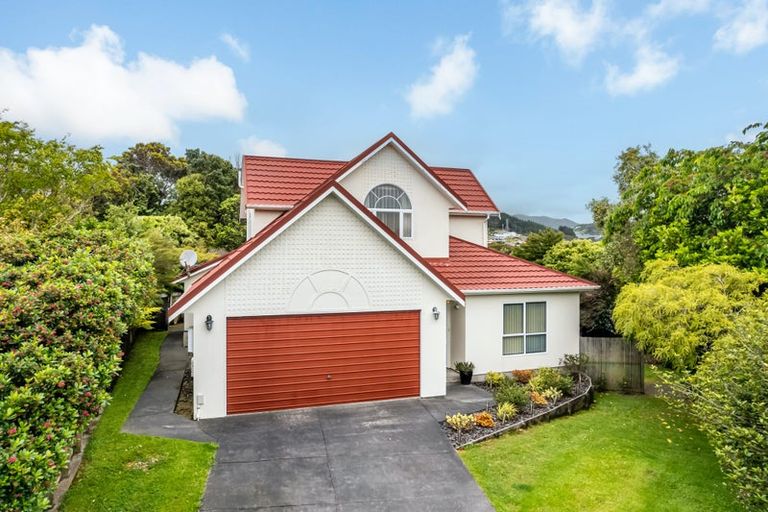 Photo of property in 21 Saunders Close, Whitby, Porirua, 5024