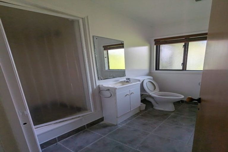 Photo of property in 2/5 Seacliffe Avenue, Belmont, Auckland, 0622