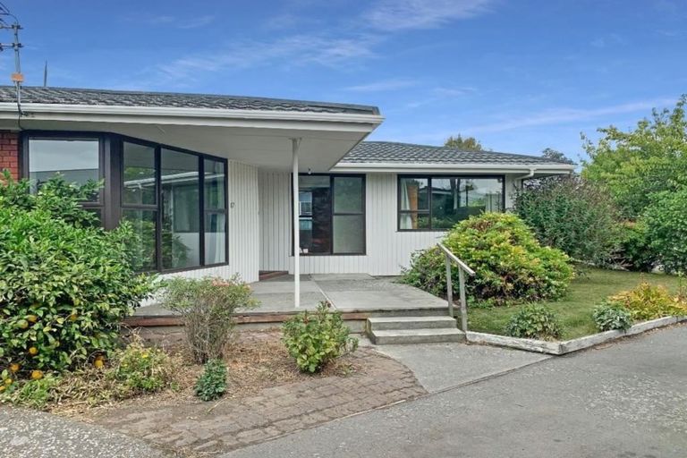 Photo of property in 17 Ostend Place, Avonhead, Christchurch, 8042
