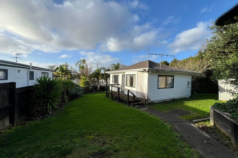 Photo of property in 53 Tiroroa Avenue, Te Atatu South, Auckland, 0610