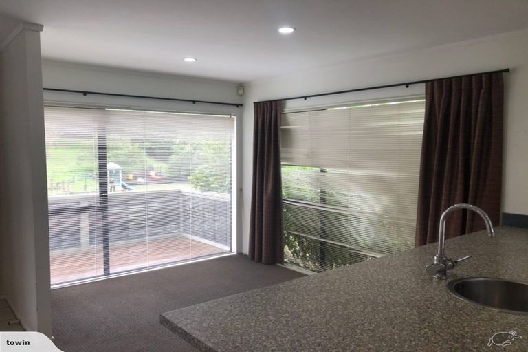 Photo of property in 48 Topliss Drive, Northcross, Auckland, 0632