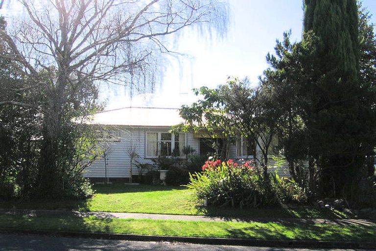 Photo of property in 7 Surrey Crescent, Hokowhitu, Palmerston North, 4410