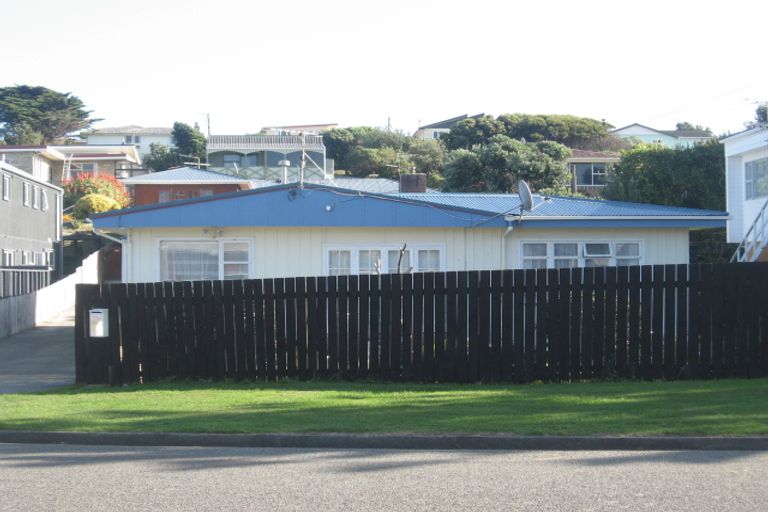 Photo of property in 11a Lambley Road, Titahi Bay, Porirua, 5022