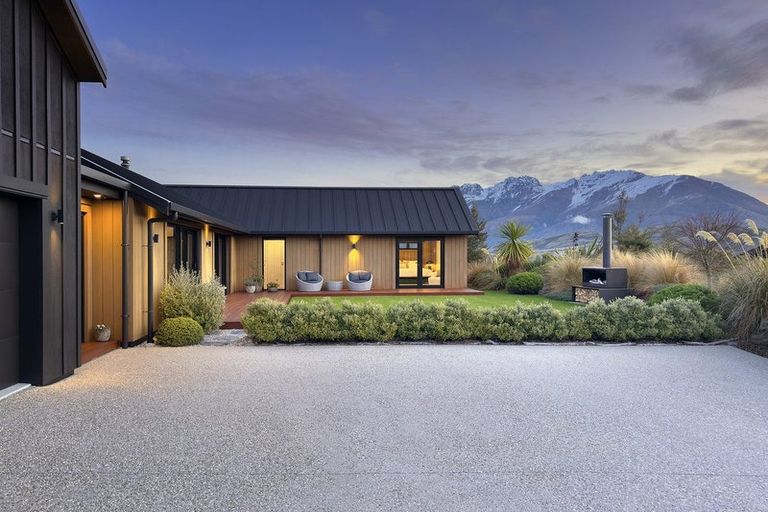 Photo of property in 6a Kinross Lane, Jacks Point, Queenstown, 9371