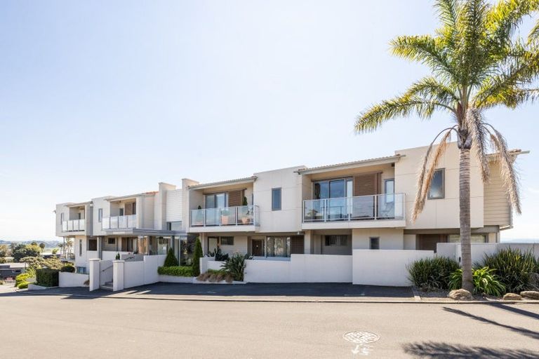 Photo of property in Northridge Apartments Stage Z, 2/22 Hospital Terrace, Hospital Hill, Napier, 4110