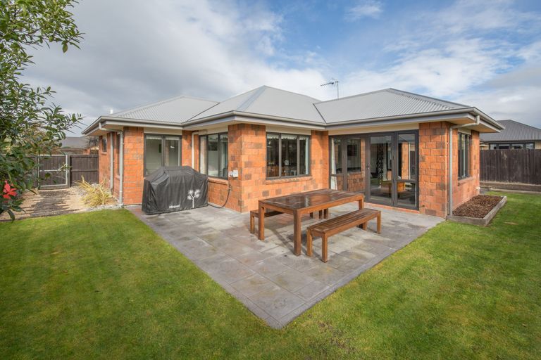 Photo of property in 6 Taiwhenua Street, Rangiora, 7400