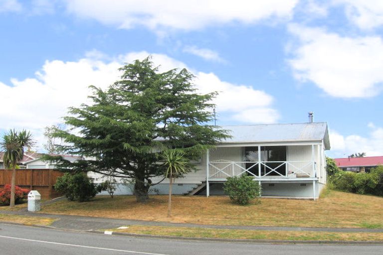 Photo of property in 2 Topeka Grove, Totara Park, Upper Hutt, 5018