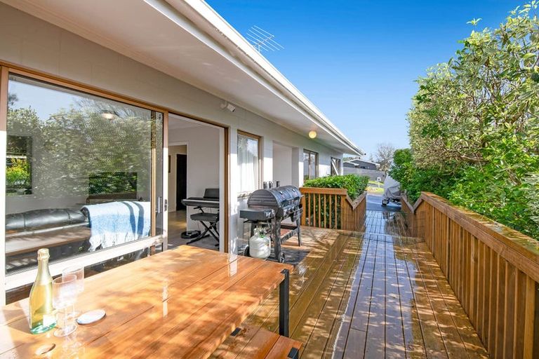 Photo of property in 39 Gledstane Road, Stanmore Bay, Whangaparaoa, 0932