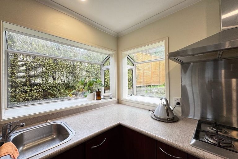 Photo of property in 49 Dress Circle, Newlands, Wellington, 6037