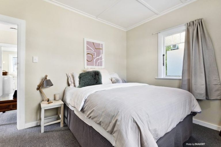 Photo of property in 2 Linwood Way, Island Bay, Wellington, 6023