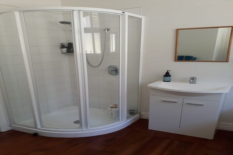 Photo of property in 73 Hungerford Road, Houghton Bay, Wellington, 6023