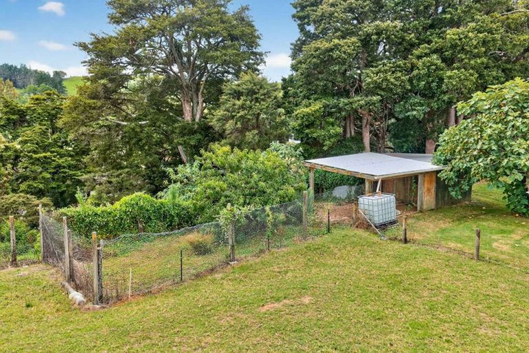Photo of property in 32 Franklin Road, Paparoa, 0571