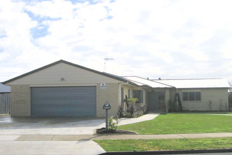 Photo of property in 2 Kittyhawk Place, Melville, Hamilton, 3206