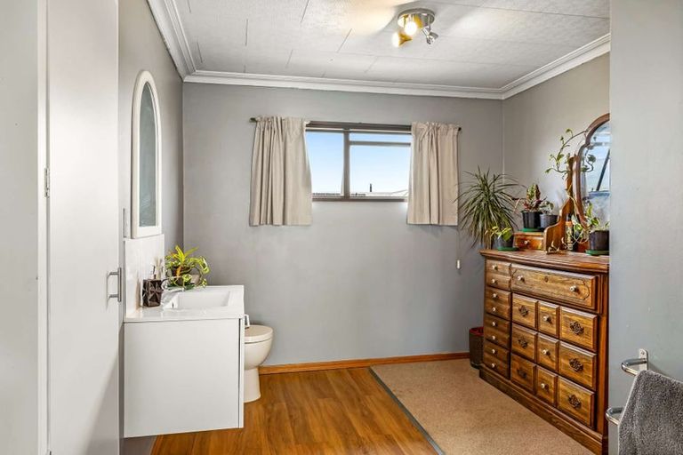 Photo of property in 17 Henley Street, Westport, 7825