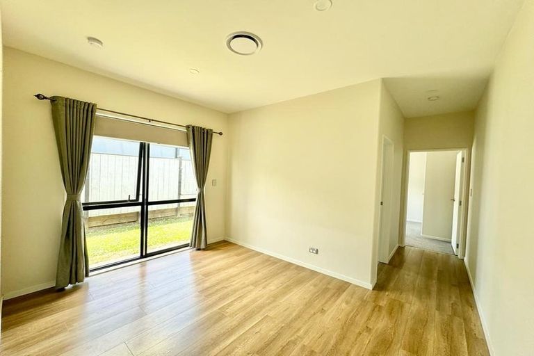 Photo of property in 53 Twin Parks Rise, Papakura, 2110