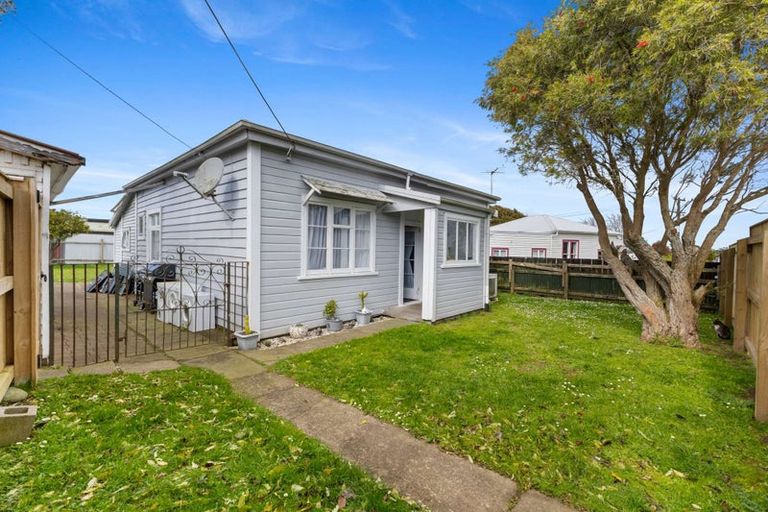 Photo of property in 4 Preston Street, Eltham, 4322