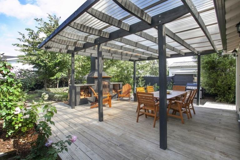 Photo of property in 4 Milverton Avenue, Hokowhitu, Palmerston North, 4410