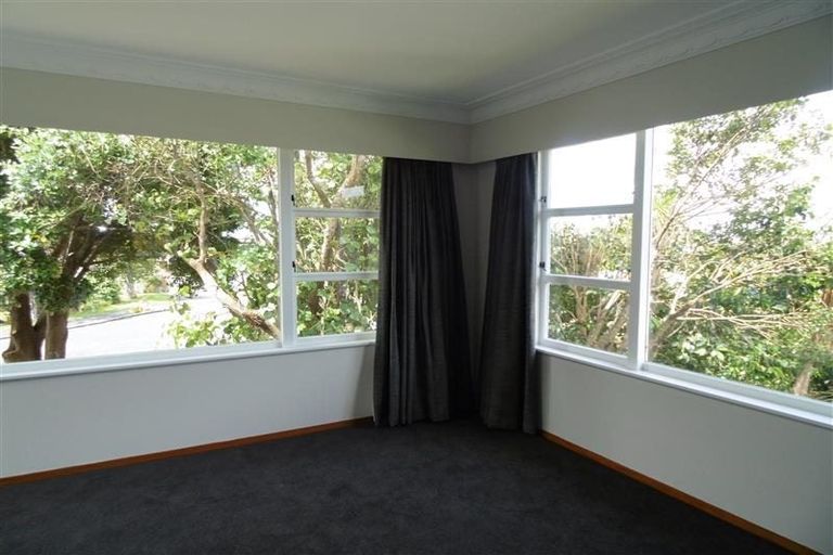 Photo of property in 9 Valkyria Place, Beach Haven, Auckland, 0626