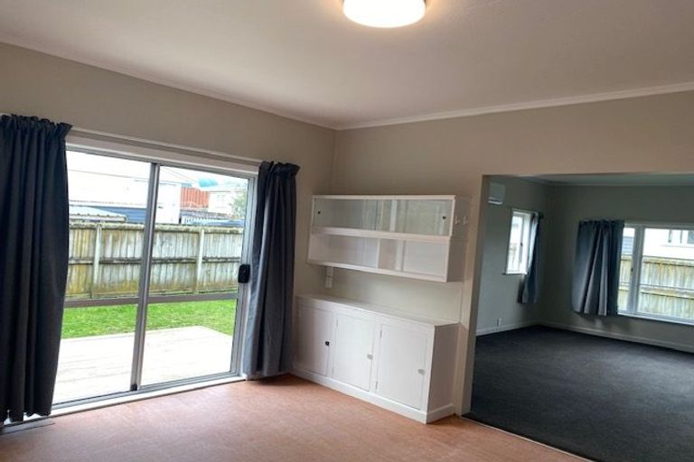 Photo of property in 24 Airdrie Road, Ranui, Auckland, 0612