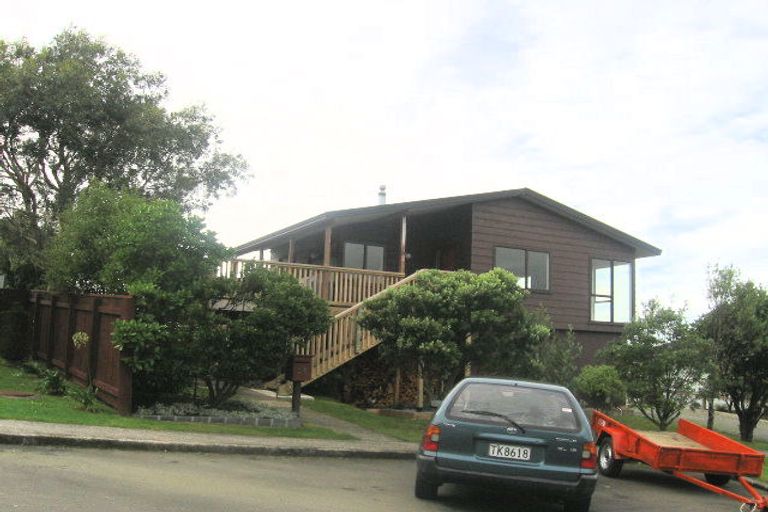 Photo of property in 28 Camellia Terrace, Maungaraki, Lower Hutt, 5010