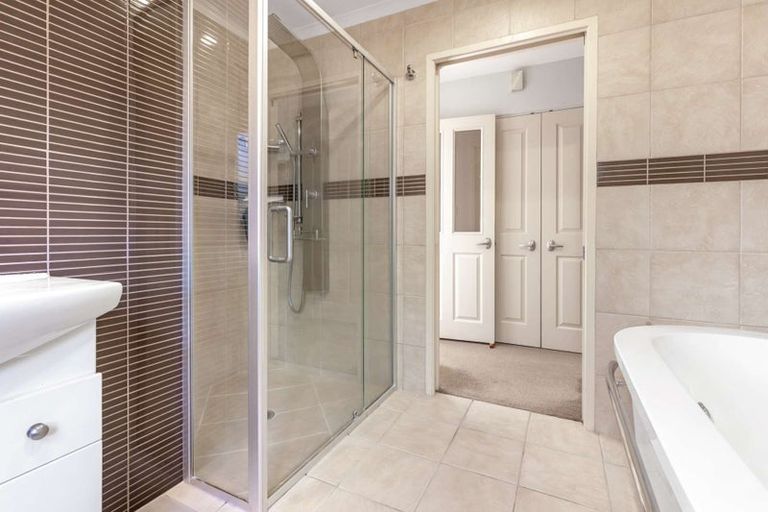 Photo of property in 8 Piha Close, Papamoa Beach, Papamoa, 3118