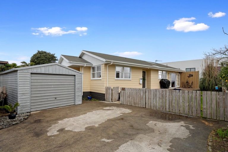 Photo of property in 24a Simpson Road, Papamoa Beach, Papamoa, 3118