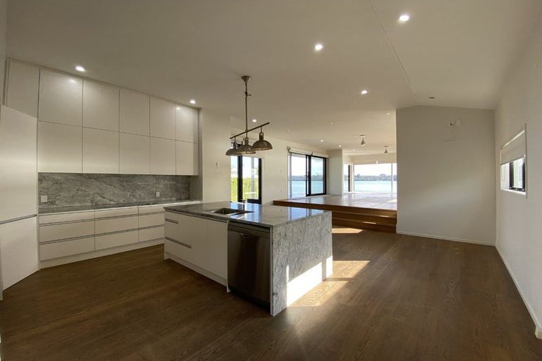 Photo of property in 62 The Terrace, Herald Island, Auckland, 0618