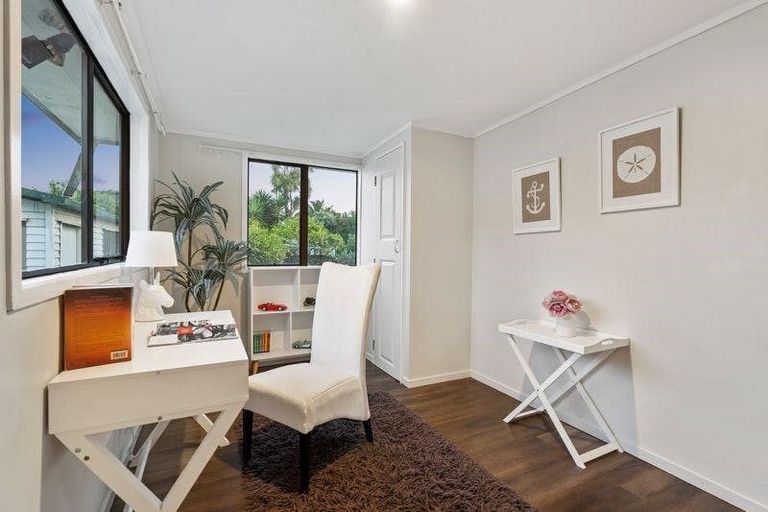 Photo of property in 2/42 Kiwi Esplanade, Mangere Bridge, Auckland, 2022