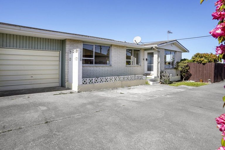 Photo of property in 1/125 Prestons Road, Redwood, Christchurch, 8051