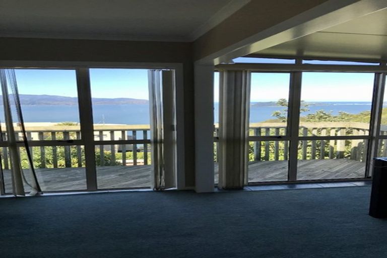 Photo of property in 52 Dress Circle, Newlands, Wellington, 6037