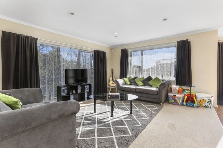 Photo of property in 115c Woodglen Road, Glen Eden, Auckland, 0602