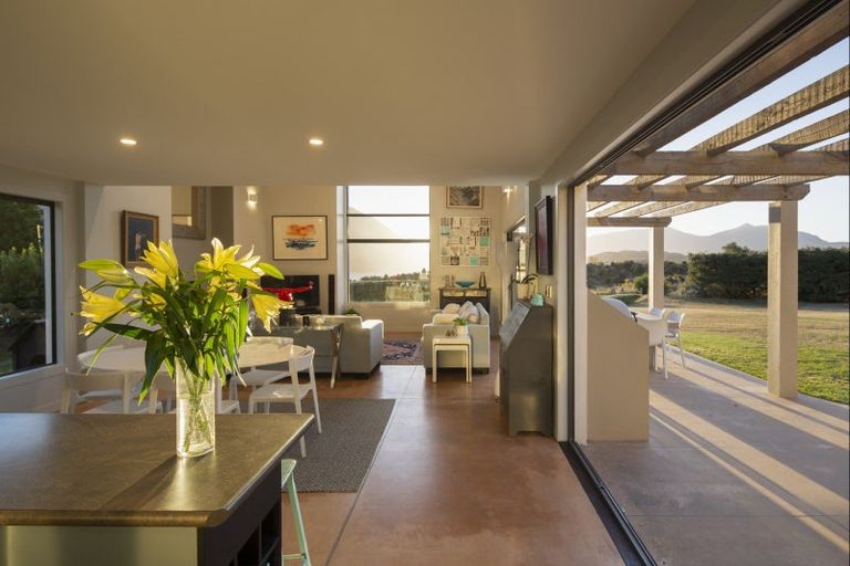 Photo of property in 5 Scenic Drive, Drift Bay, Queenstown, 9371