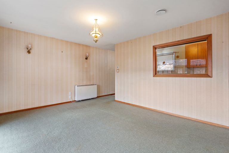 Photo of property in 2/43 Prestons Road, Redwood, Christchurch, 8051