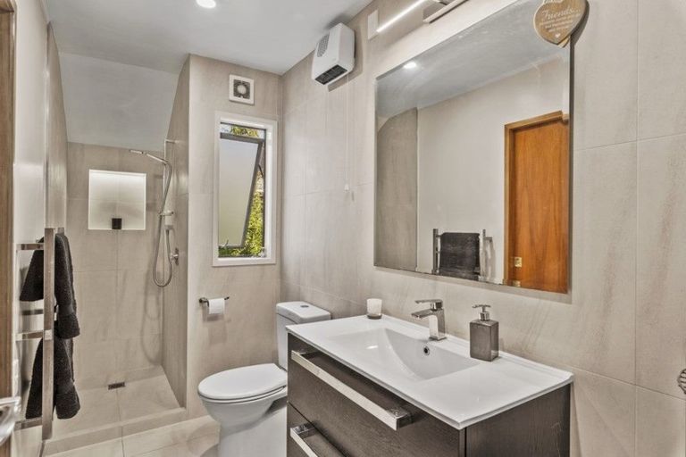 Photo of property in 201 Chelsea View Drive, Chatswood, Auckland, 0626